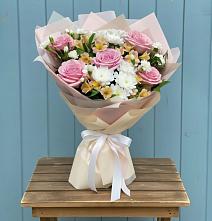 Букет цветов из:  Гвоздики, Орхидеи и Розы в Усть-Цильме