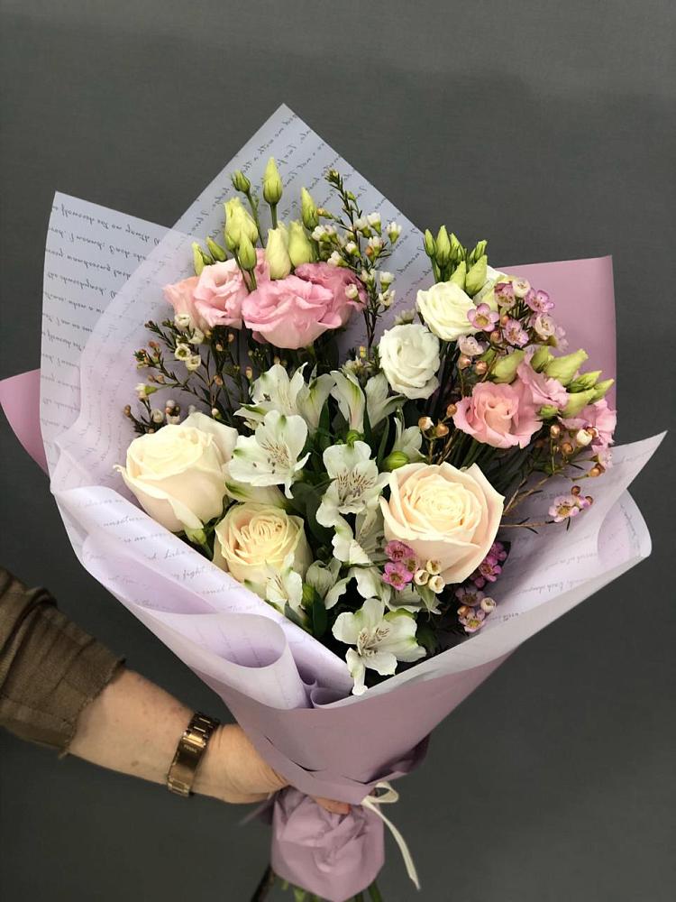 Букет цветов из: Альстромерии, Розы и Лизиантусы в Усть-Цильме