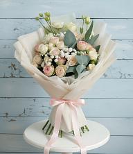 Букет цветов из:  Розы и Лизиантусы в Усть-Цильме