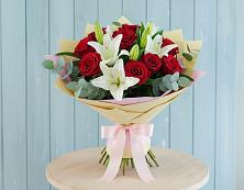 Букет цветов из:  Лилии и Розы в Усть-Цильме