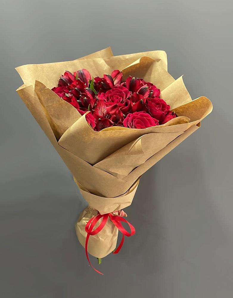 Букет цветов из: Альстромерии и Розы в Усть-Цильме