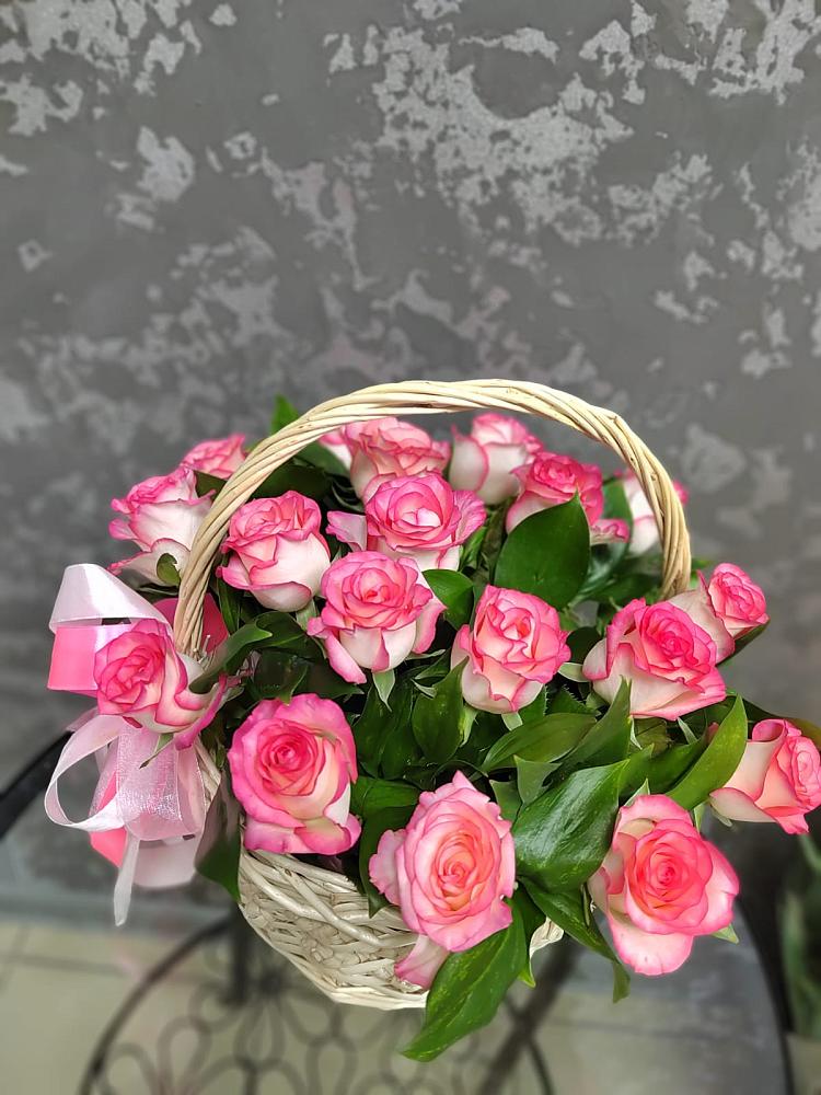 Цветочная композиция из Розы в корзине в Усть-Цильме