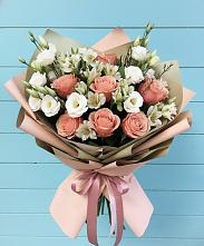 Букет цветов из:  Розы, Альстромерии и Лизиантусы в Усть-Цильме