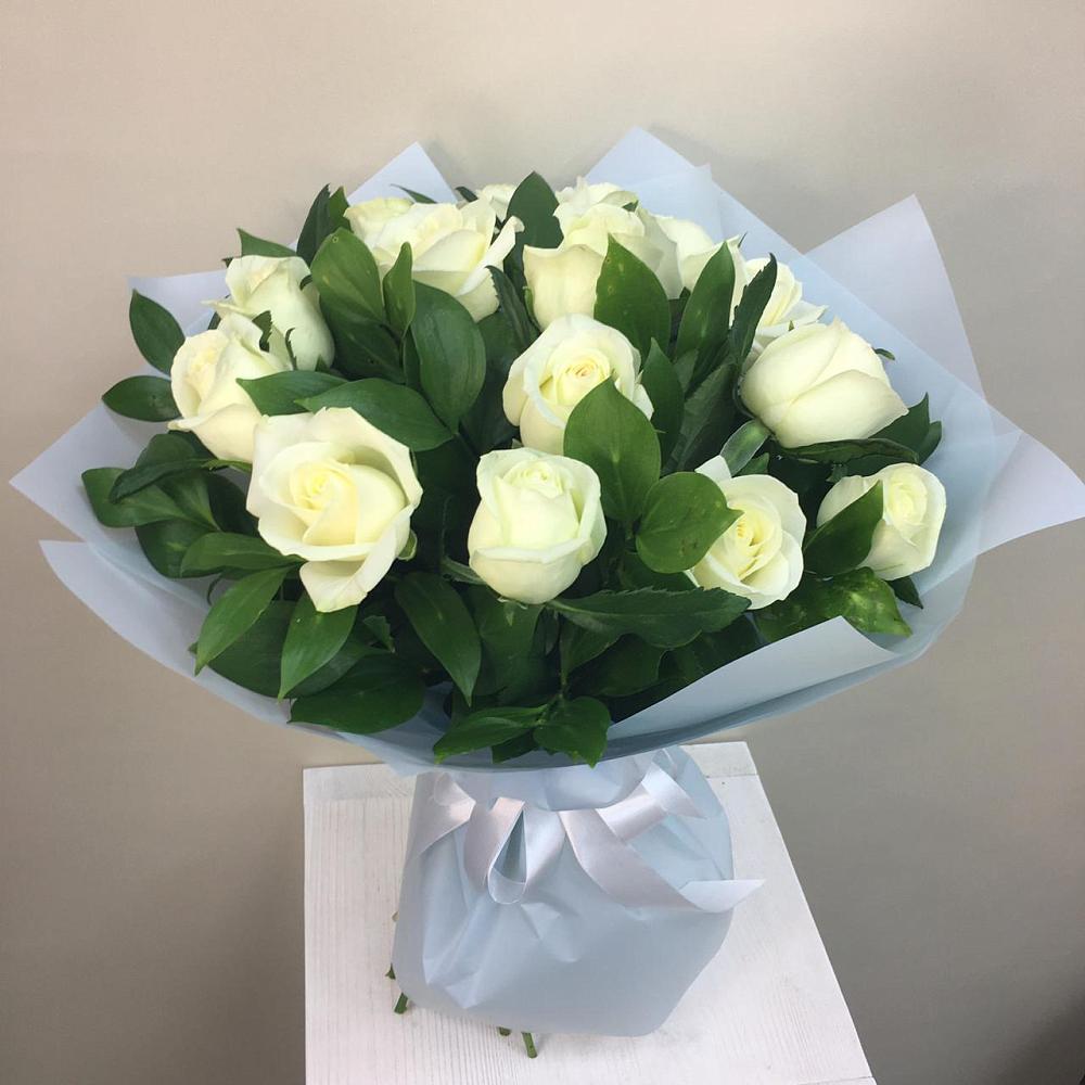 Букет 15 Белых роз Проуд в Усть-Цильме