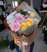 Букет цветов из:  Герберы, Розы и Хризантемы в Усть-Цильме