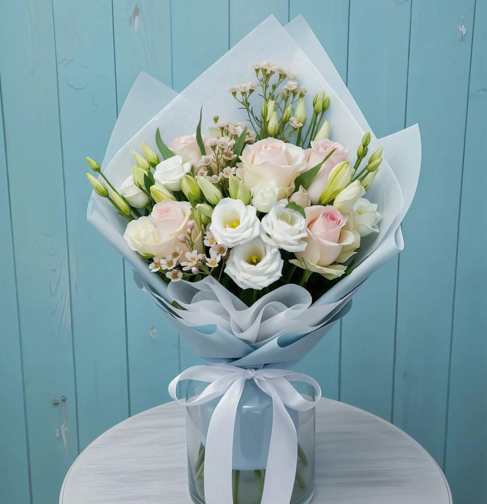 Букет цветов из: Розы и Лизиантусы в Усть-Цильме