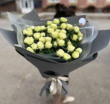 Букет Белые кустовые розы Солинеро в Усть-Цильме