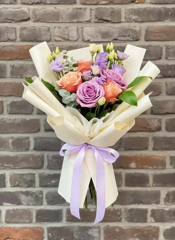 Букет цветов из: Лизиантусы и Розы в Усть-Цильме