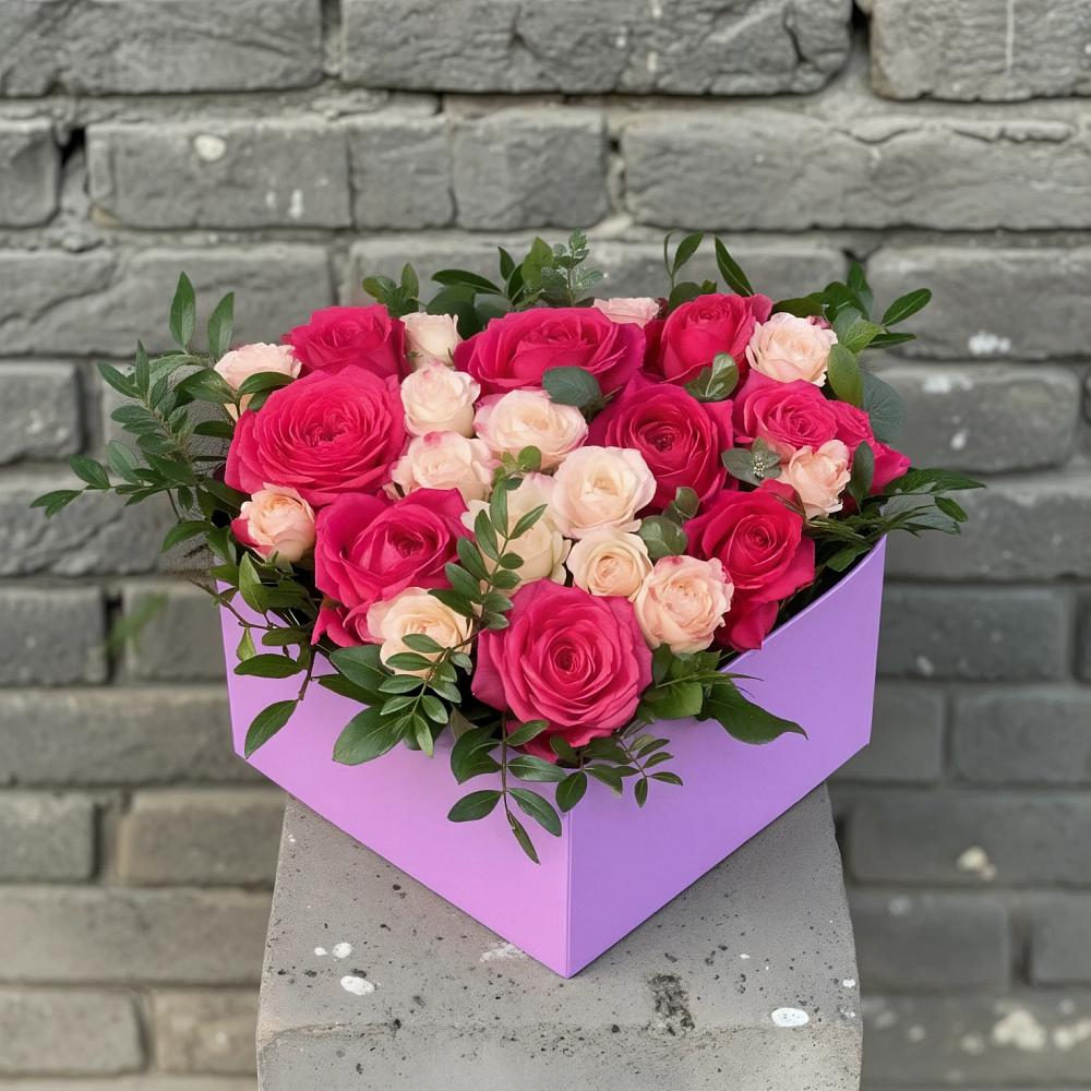 Цветочная композиция из Розы в коробке в Усть-Цильме
