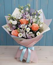 Букет цветов из:  Лизиантусы, Розы, Альстромерии и Гипсофила в Усть-Цильме