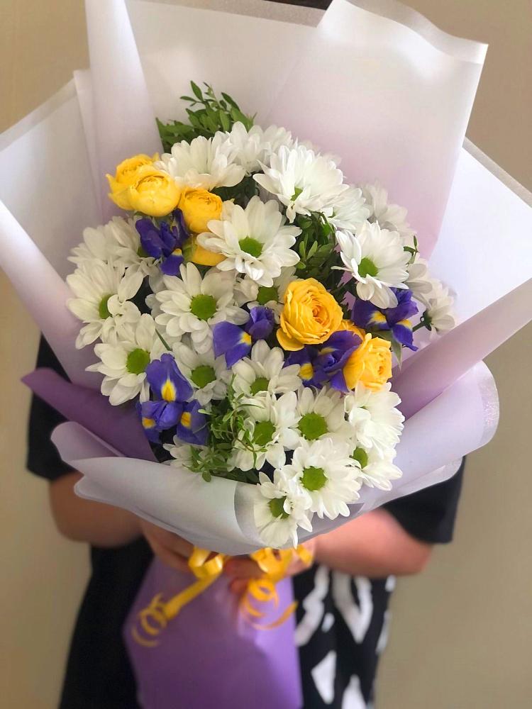 Букет цветов из: Ирисы, Хризантемы и Розы в Усть-Цильме