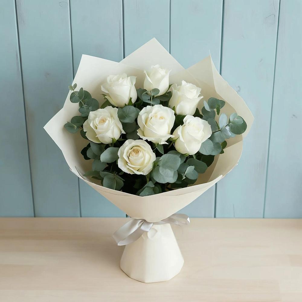 Букет Белые розы в Эвкалипте в Усть-Цильме