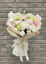 Букет цветов из:  Гвоздики, Розы, Лизиантусы и Хризантемы в Усть-Цильме