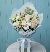 Букет цветов из:  Розы и Лизиантусы в Усть-Цильме