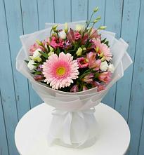 Букет цветов из:  Герберы, Альстромерии и Лизиантусы в Усть-Цильме