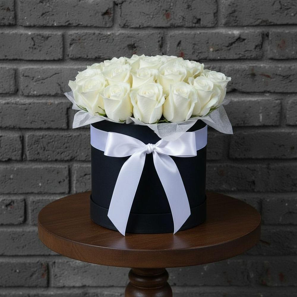 Цветочная композиция из Розы в шляпной коробке в Усть-Цильме