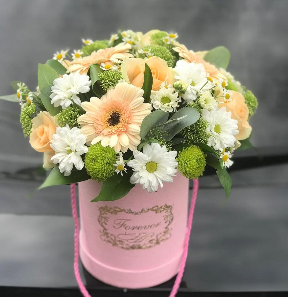 Цветочная композиция из Розы, Герберы и Хризантемы в шляпной коробке в Усть-Цильме