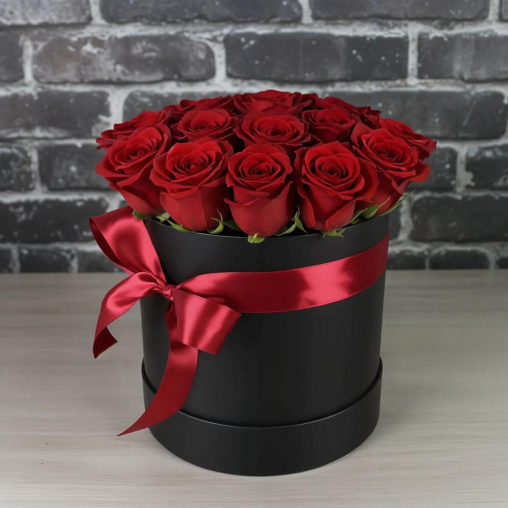 Цветочная композиция из Розы в шляпной коробке в Усть-Цильме