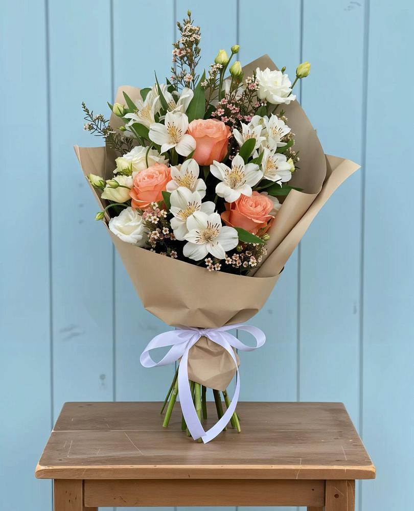 Букет цветов из: Альстромерии, Лизиантусы, Розы и Хризантемы в Усть-Цильме
