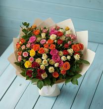 Букет Микс из разноцветных кустовых роз в Усть-Цильме