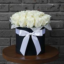 Цветочная композиция из Розы в шляпной коробке в Усть-Цильме